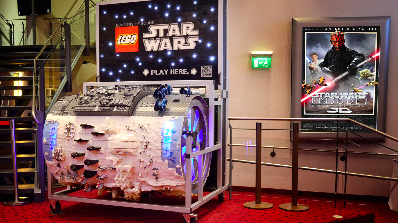 Illustration for article titled Spinning This Giant Lego Diorama Also Plays the Star Wars Theme